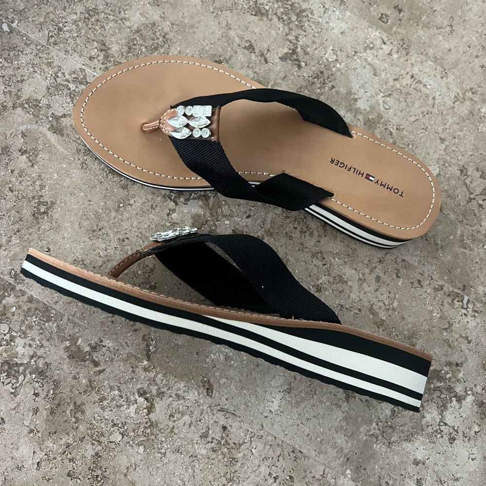 NWT in Box Tommy Hilfiger Roxanne  Black and Tan Wedge Sandals